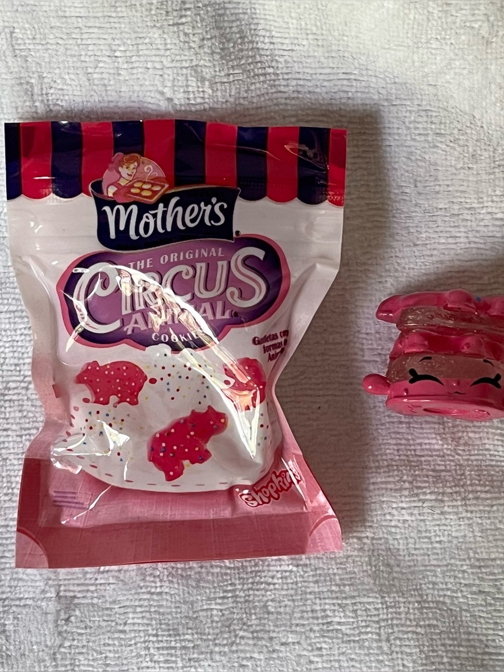 SHOPKINS Real Littles Mother’s Circus Animal Crackers Glitter Mystery Doll Food